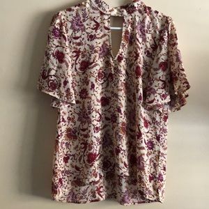 🌷10 for $25🌷 sexy floral blouse